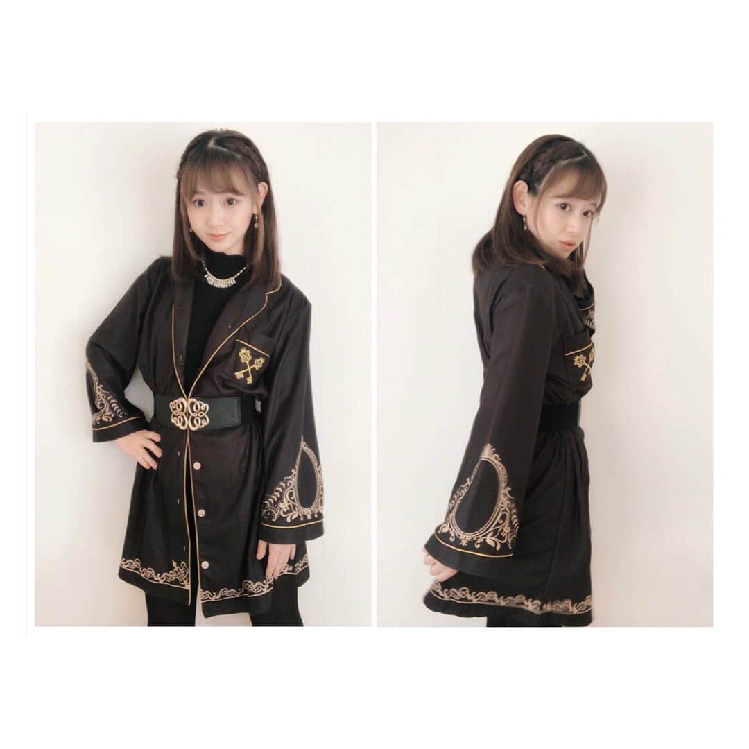 小河結香のインスタグラム：「🦂最近のツイステ事情⚔ 沢山のアニメ見てるし好きだけど あんまやらないゲームに ここまでどハマりしたのは初めて❣️ そんなツイステの沼に落ちた女の成れの果て🌀 最近こんな投稿ばっかだけど みんなまだ見てくれてる❓笑  ❶❷❸ 式典服のパジャマ とにかく式典服のデザインが好き過ぎて 即予約して忘れた頃に届いたパジャマ🌙 (通販の予約あるある) 式典服は世界で一番ウィル様にお似合いです👏 パジャマにしとくには勿体無くて 自分なりにアレンジして着てみました💕  ❹❺❻ 人生初のぬい撮りブーム 最近まで物欲そんななかったけど ヲタ活やぬい撮りのブームに流され 初めてキャラ(人)のぬいを集め出した私✋ 今の所ツイステ界隈のぬい4体所持💨 しかもぬいが自分のリュックを背負い出す 時代の進化に思わず乗っかる🎒 スカラビア推しはぬい連れて ディズニーシーのアラジンエリア 行きたくてしょうがないと思うけど これってグレーなんだよね🤔 ヴィランズだしな😈  ❼❽ イチオシのタンブラー セブン限定のタンブラーそんな高くないし 言われなきゃわかんないくらいお洒落で 普段使いしやすくてかなりオススメ👍 危うくネットで予約するとこだったけど 今や普通にセブンに売ってます💰 こゆのかなりツイステあるある☝️ 売り切れると思って送料払ってネット予約したら 普通に店頭に売ってたあるある🤣 売り切れさせない程入荷するツイステ凄いわ💨  ❾ 推しへのバレンタイン 散々市販でツイステのチョコ売ってるのに 推しにはちゃっかり手作りするキモさ💧 3次元で人との関わりないからって かなり重症な域まで達しております⚡️  イベントの写真とかライブの写真とか 水着の写真とかご所望かもだけど こんなばっかでごめんね🙏 世はヲタク文化上昇時代でアイドルより ヲタクになる道を選んだ私です🤣 何回も言うけど人類皆何かのヲタク‼️ みんな経済まわしてこ💖  #ツイステ #ツイステグッズ #ツイステの沼 #アニヲタ #ヲタ活 #推し事 #ヲタクの日常 #ヲタクあるある #ツイステ好きさんと繋がりたい #ヲタクは経済を回す」