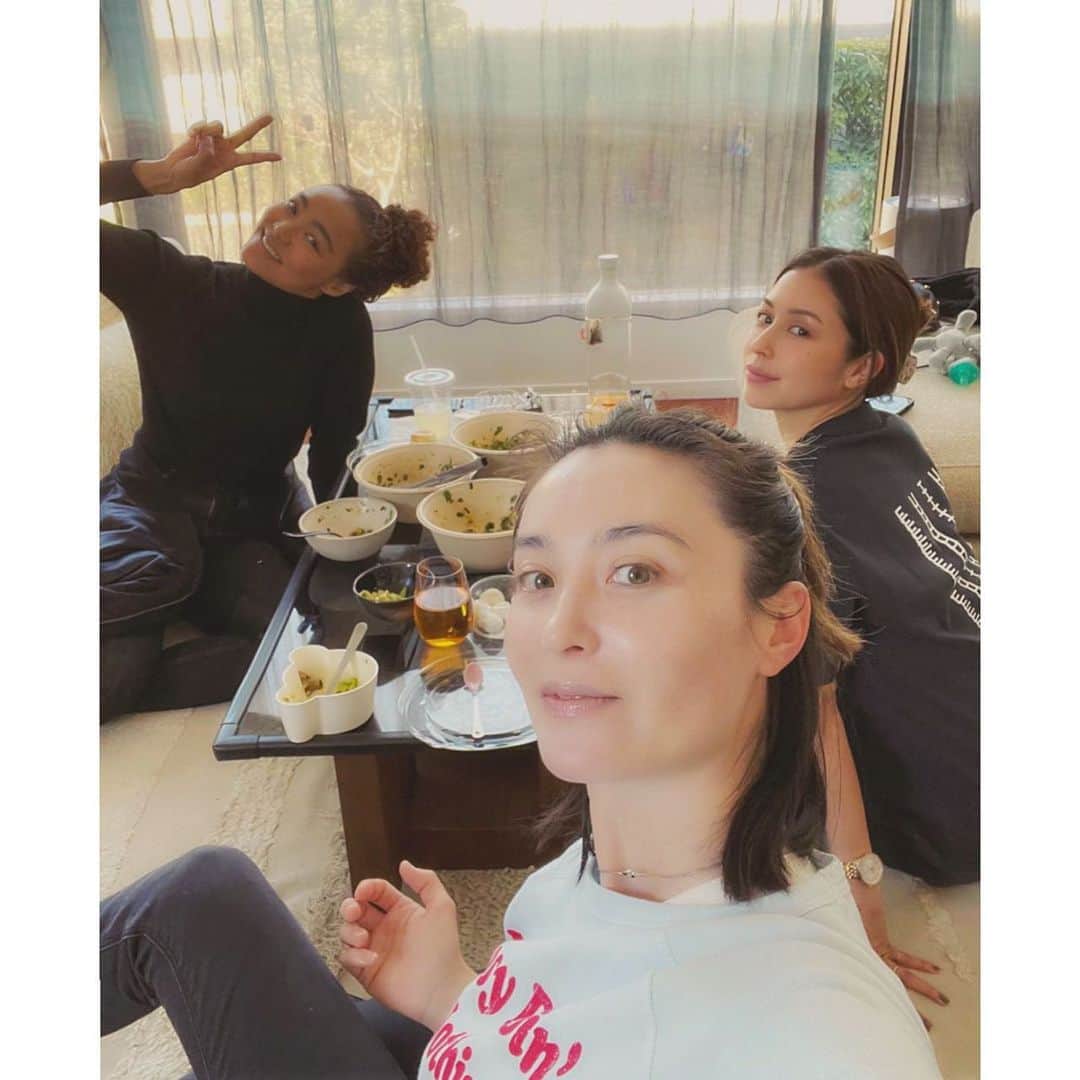 エミ・マイヤーのインスタグラム：「these two Angels tho, how beautiful are they⚡️⚡️🥺」