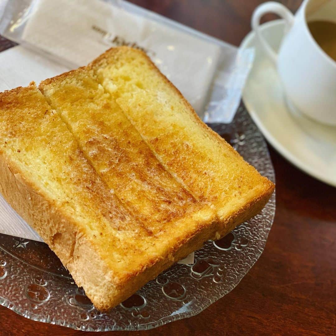 倉知玲鳳さんのインスタグラム写真 - (倉知玲鳳Instagram)「早起きして、一件用事済ませて お仕事前にモーニングしてきた💕  個人経営のコーヒー屋さん。 店長さんがとても素敵な方だったなぁ。 次は店長さんオススメの卵トースト食べに行く！」2月18日 10時28分 - reo_kurachi_s_official