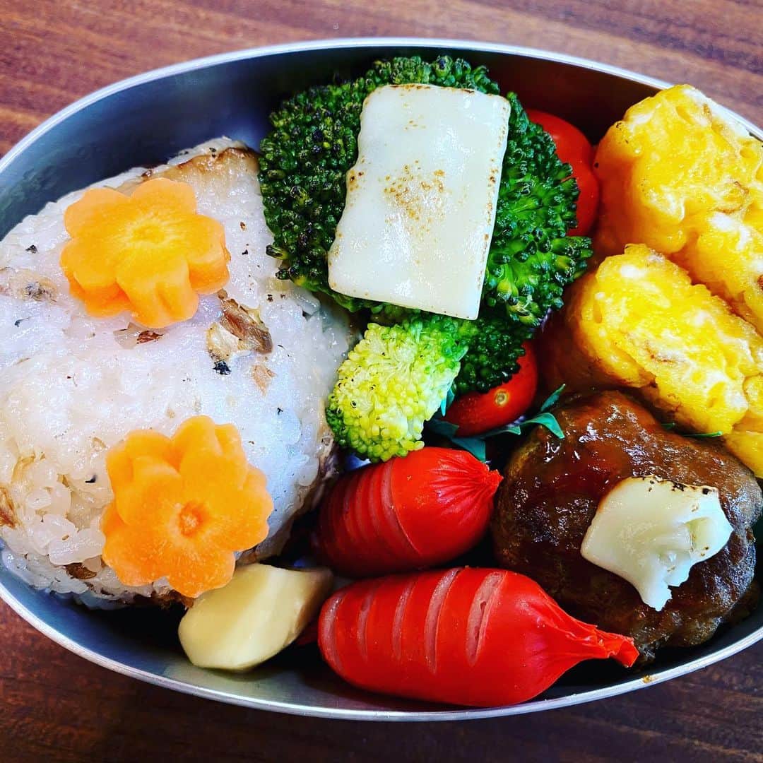 宮崎謙介さんのインスタグラム写真 - (宮崎謙介Instagram)「いつものお弁当。彩を考えました。」2月18日 10時32分 - miyazakikensuke1031