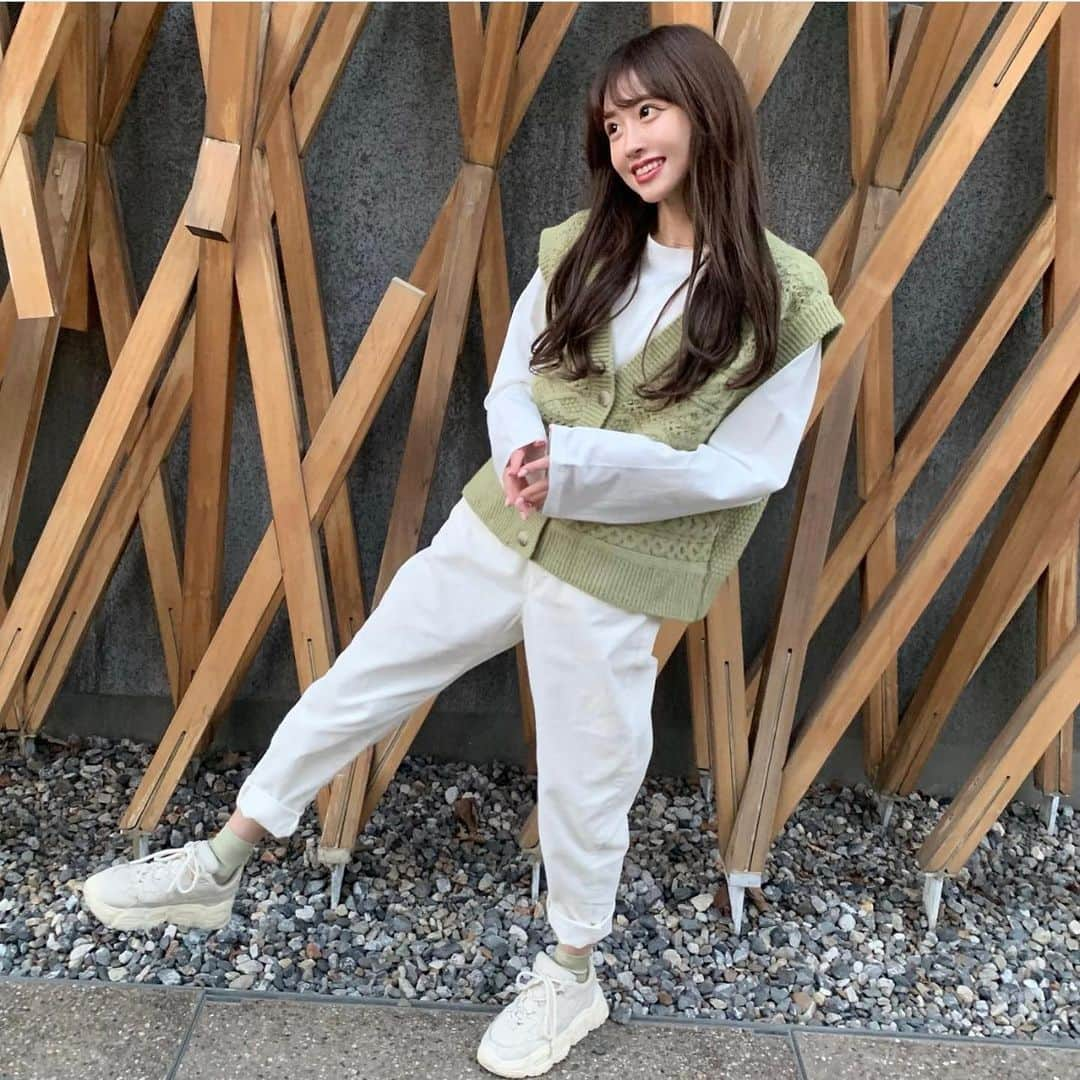 櫻井優衣さんのインスタグラム写真 - (櫻井優衣Instagram)「・ootd・ ・ 春は、ベストがきたい！ ・ 本当はスカートと合わせようとしたけど、ちょっと冒険した ・ ・  #春服  #ニットベスト #ベスト #ベストコーデ #ピスタチオカラー #ピスタチオ #ピスタチオグリーン #グリーンコーデ #tシャツ #ロンt #ソニョナラ #韓国ファッション #韓国コーデ #韓国情報 #韓国通販 #韓国好き #きょこ #服 #服装 #服好き #服好きな人と繋がりたい #ファッション好きな人と繋がりたい #モデル #サロモ #サロンモデル #zara #ザラジョ #ザラコーデ #wego #靴下」2月18日 10時37分 - yui.sakurai_7