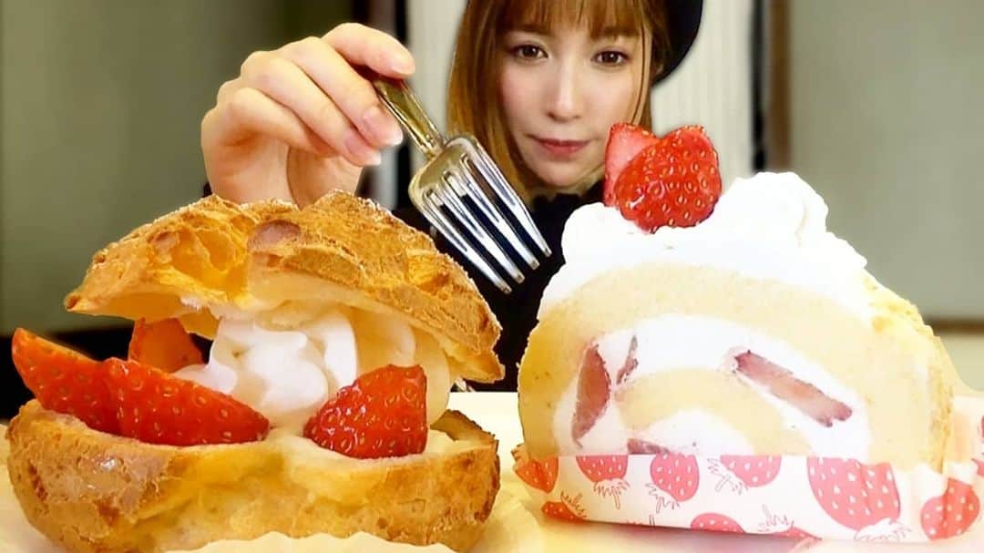 石関友梨のインスタグラム：「載せてなかった！不二家パトロールに行ってきたやつ✨ 常連すぎて店員さん更に神対応になってきた(p*'v`*q)神の上ってなんだろw  #不二家 #不二家ケーキ #不二家食べ放題 #神対応 #苺ケーキ #バレンタイン #チョコレートケーキ #年々クオリティが上がってる気がする #次の動画は今週中にはでます」