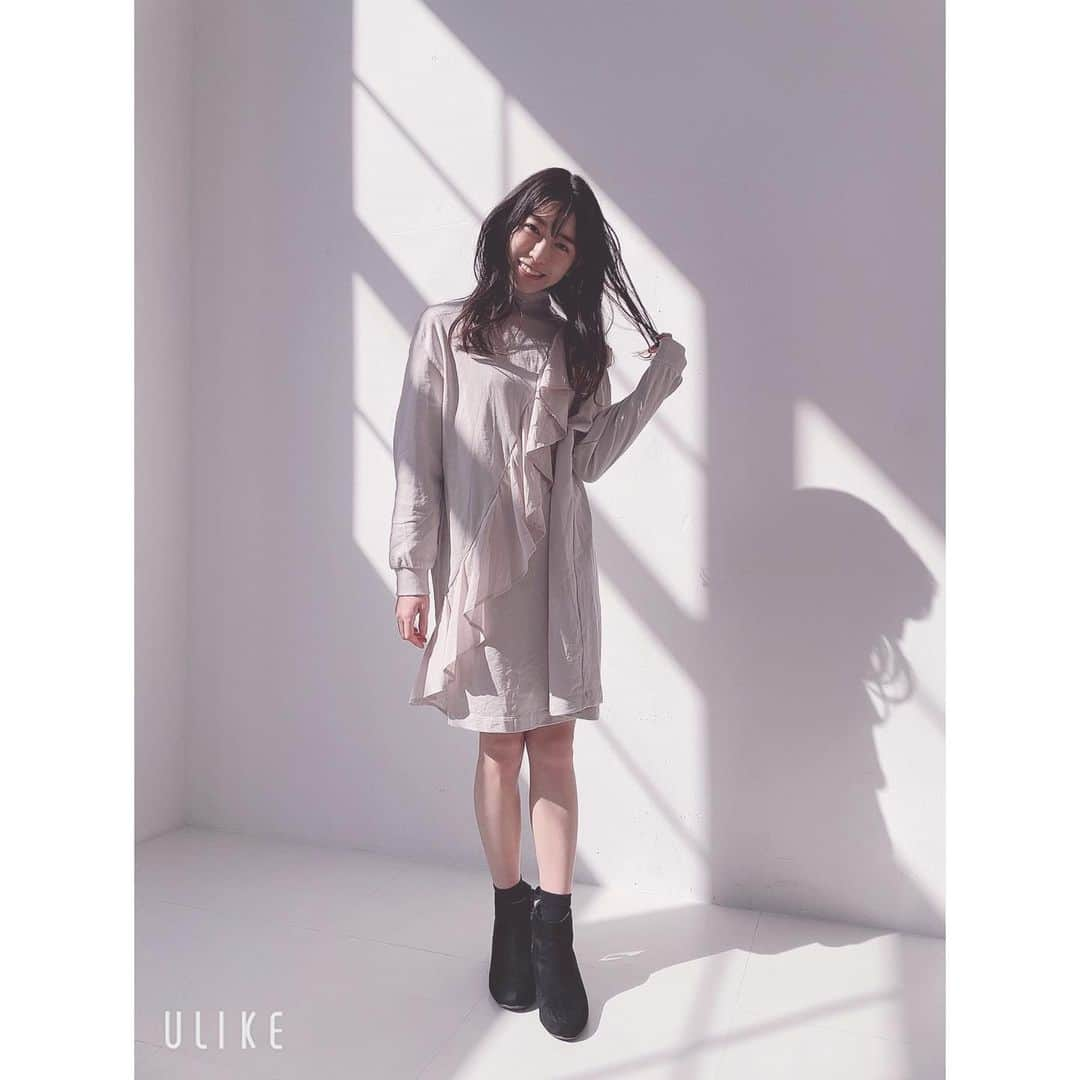 小泉遥香さんのインスタグラム写真 - (小泉遥香Instagram)「お気に入りの私服✨ #ZARA で買った、ワンピースとジャケット♡ 大人っぽくて大きいレースが女性らしいワンピ👸🏻💜 ブルーの千鳥柄のジャケットは、シンプルなコーデに合わせるのが好き(*´ω`*)  …やっと年相応感出た！！！笑  #ZARA #私服 #今日のコーデ #Instaharum #小泉遥香 #おはる #アイドル #おはるしふく #ootd #instalike #followme」2月18日 10時58分 - haruka_koizumi_official