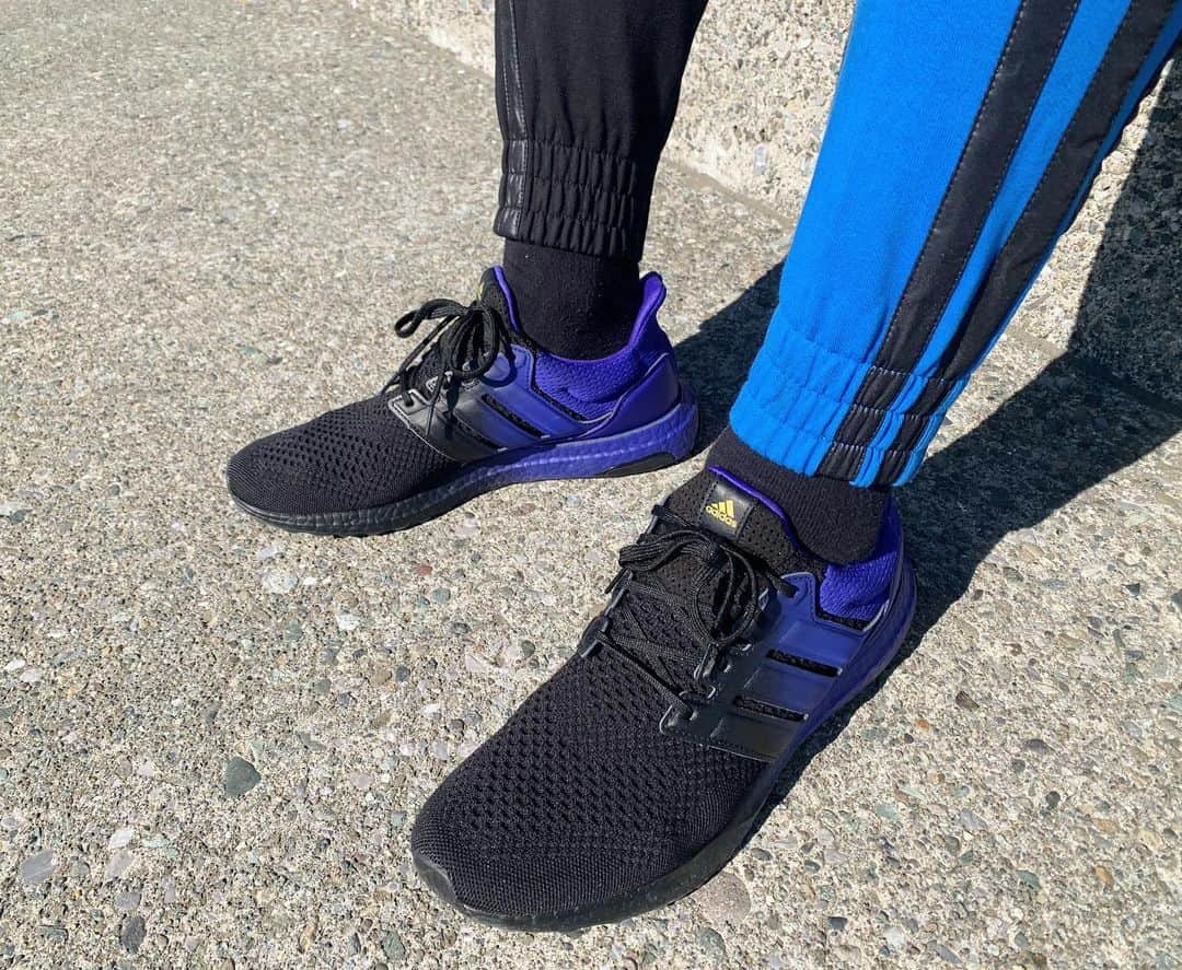 石田剛規のインスタグラム：「Adidas ULTRABOOST DNA  ランニングしたくなる一足。 遠征先で久しぶりに走ったけど、 やはりboostが気持ちいい。」
