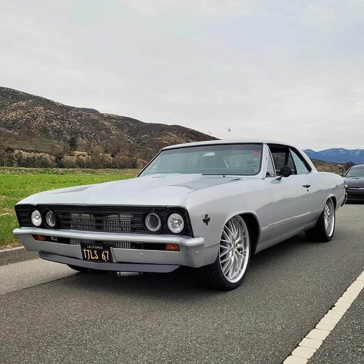 Classics Dailyさんのインスタグラム写真 - (Classics DailyInstagram)「#ClassicsFeature _____ 1967 Chevrolet Chevelle. @ttls67 _____ #classiccar #musclecar #americanmuscle #hotrod #protouring #prostreet #restomod #classicsdaily #streetrod #streetcar #customcar #hotrods #streetrods #chevelle」2月18日 11時00分 - classicsdaily