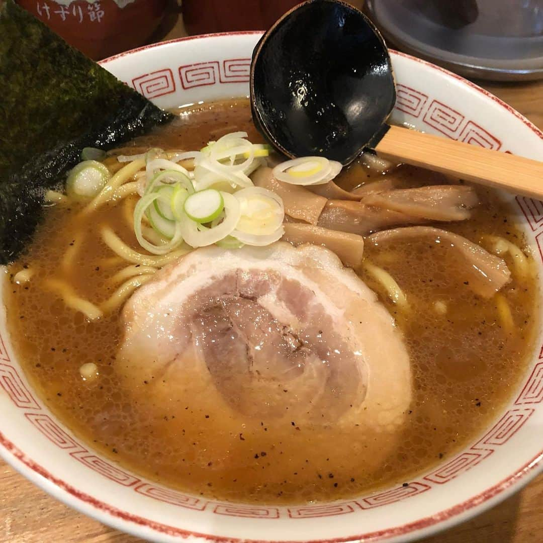 小石田純一さんのインスタグラム写真 - (小石田純一Instagram)「ラーメン食べた。「つけ麺屋やすべえ」で。  #ラーメン #醤油ラーメン #やすべえ #つけ麺屋やすべえ #赤坂 #赤坂グルメ #赤坂ランチ #ランチ #美味しい #ボーノ」2月18日 11時25分 - koishida.trendy