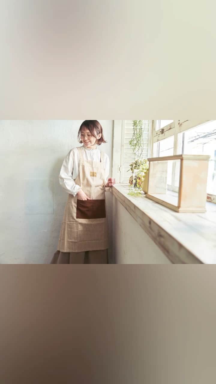 salut!のインスタグラム：「昨日に引き続き本日は各¥550(taxin)のエプロンをご紹介〜！ 是非チェックしてみてくださいね。  公式通販サイトでもご用意しております♕  モデル身長:155cm  ※店舗により在庫数が異なります。 ご来店の前にお近くの店舗までご確認くださいますようお願い致します。  #サリュ #salut #まいにちインテリア  #エプロン #エプロン女子  #プチプラ #プチプラ雑貨 #プチプラインテリア #プチプラ小物 #プチプラ通販  #インテリア雑貨 #インテリア小物 #インテリア  #ナチュラルな暮らし #ナチュラルインテリア #ナチュラルコーデ #ナチュラル　#smileispower_pal」