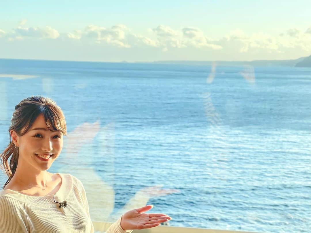 岩本恵美加さんのインスタグラム写真 - (岩本恵美加Instagram)「𓂃𓂂 𓈒❁𓈒𓏸*﻿ 🖥静岡朝日テレビ『とびっきり！しずおか』 🕐2021.02.18（木）16:40〜 ┈┈┈┈┈┈┈┈┈┈┈┈┈┈┈┈┈┈┈┈┈ 今日も『ふじのくにを、いただきます』 が放送されます👩‍🍳🍳 ㅤㅤ . 最終回は【伊豆編】と言う事で ㅤㅤ @inatoriginsuisosta_izu 冨田調理長 考案の 静岡県産の食材を使ったレシピを ご紹介します✨ ㅤㅤ . 写真の立派な金目鯛は #稲取キンメ ㊗️ ㅤㅤ 贅沢な食材ですが これも是非！！皆さんに作って頂きたい！！ ㅤㅤ 感動の美味しさをご家庭で作れる 冨田調理長のレシピ、必見です🙋‍♀️ ㅤㅤ . （写真の時のみマスクを外しました） ┈┈┈┈┈┈┈┈┈┈┈┈┈┈┈┈┈┈┈┈┈ #稲取銀水荘 #稲取 #伊豆 #伊豆グルメ #伊豆旅行 #伊豆観光 #稲取グルメ #金目鯛 #オーシャンビュー #露天風呂 #温泉旅行」2月18日 11時18分 - emk_iwmt