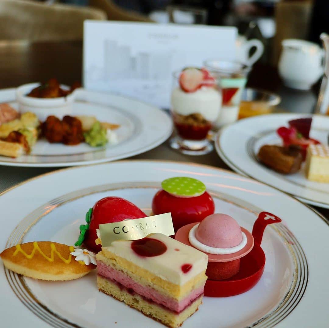 ホワイトチョコレートチーズケーキ ルバーブのコンポート添え レシピ