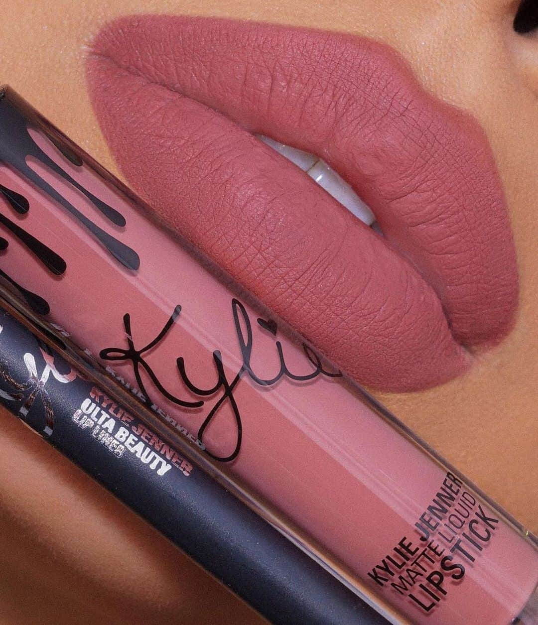 Kylie Cosmeticsさんのインスタグラム写真 - (Kylie CosmeticsInstagram)「obsessed with our ulta beauty lip kit @ultabeauty 💋 shop this must-have in stores and on ulta.com @priscilla_fhern」2月18日 11時20分 - kyliecosmetics