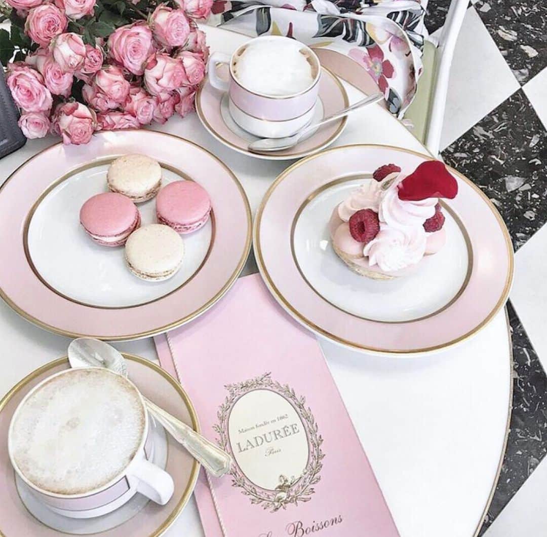 YUNAのインスタグラム：「♡  お洒落なカフェ行きたい☕ 甘い物食べまくりたい‪🍫  お仕事なにしようかな〜🫖  -  #Cafe#lunchtime#おすすめなカフェ#募集中#♥」