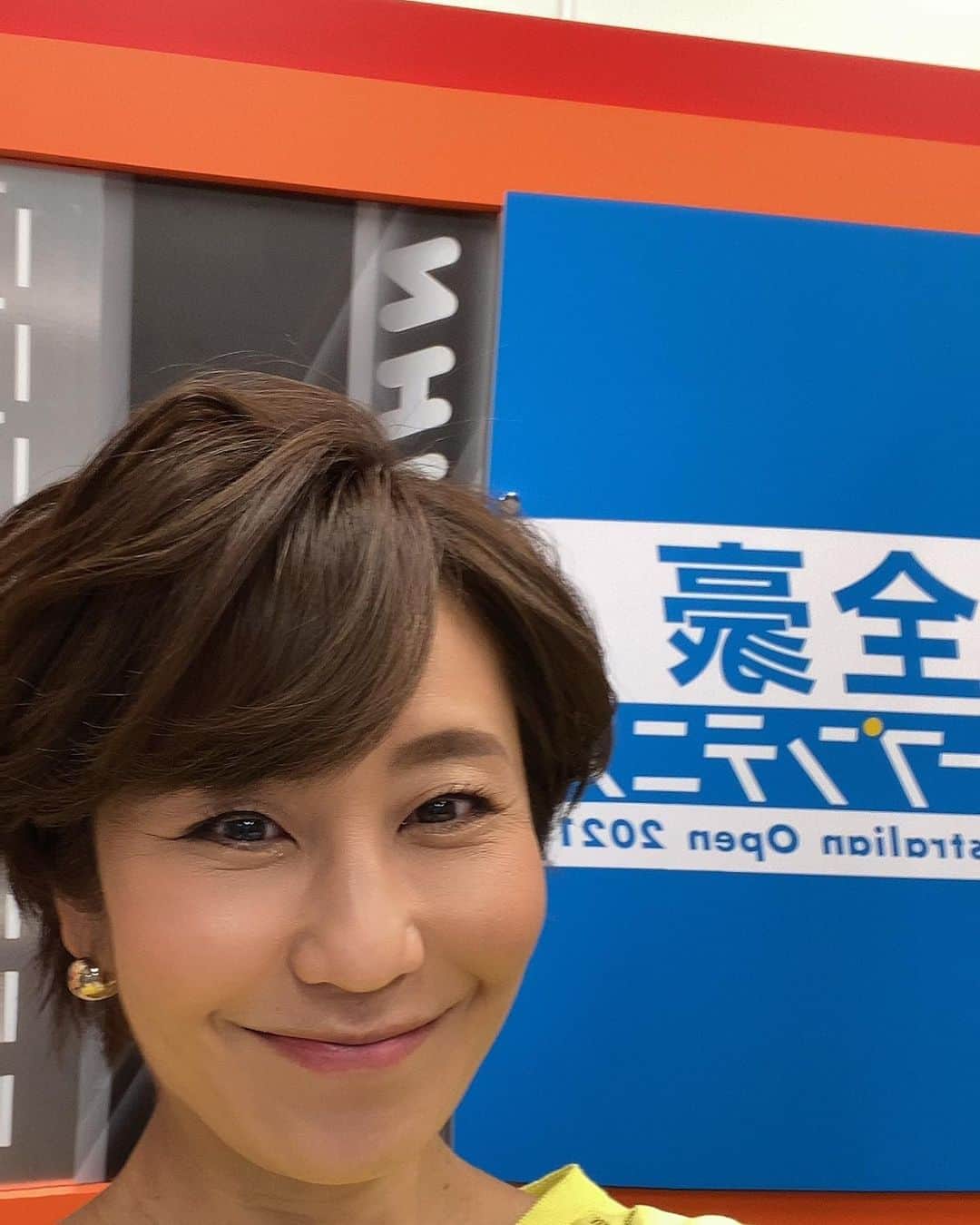 森上亜希子のインスタグラム：「いよいよ、大坂なおみ選手vsセリーナウィリアムズの準決勝が始まります！  楽しみでしょうがない！  NHKでは12時より総合サブチャンネルで生放送でお伝え致します。  私も解説頑張ります！  Go Naomi🇯🇵  #nhk #テニス #tennis #解説 #全豪オープンテニス #楽しみ #わくわく」