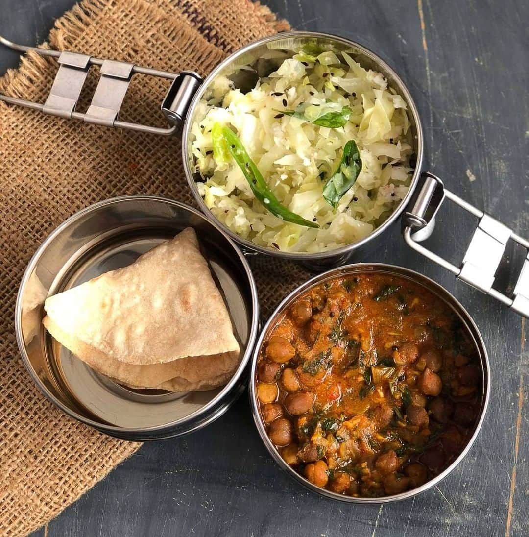 Archana's Kitchenさんのインスタグラム写真 - (Archana's KitchenInstagram)「This Office Lunch Box has a delicious Amritsari Chole With Kala Chana recipe where Black Chickpeas (Kala Chana) is cooked in a spicy onion tomato gravy which is flavoured with the everyday basic masalas. Along with Amritsari Chole With Kala Chana, we have packed Muttaikose Poriyal which is a simple South Indian Style Cabbage stir fry and Phulka.   Search for the recipe “Amritsari Chole, Muttaikose Poriyal And Phulka” in our app. Link to the app in the bio @archanaskitchen  . . . . . #recipes #easyrecipes #breakfast #Indianbreakfast #archanaskitchen #healthyeating #highprotein #breakfastclub #dosa #dosarecipes #dosabatter #ragi #ragidosa #mysoremasaladosa #homemadefood #eatfit #cooking #food #healthyrecipes #foodphotography #recipeoftheday #comfortfood #deliciousfood #delicious #instayum」2月18日 11時39分 - archanaskitchen