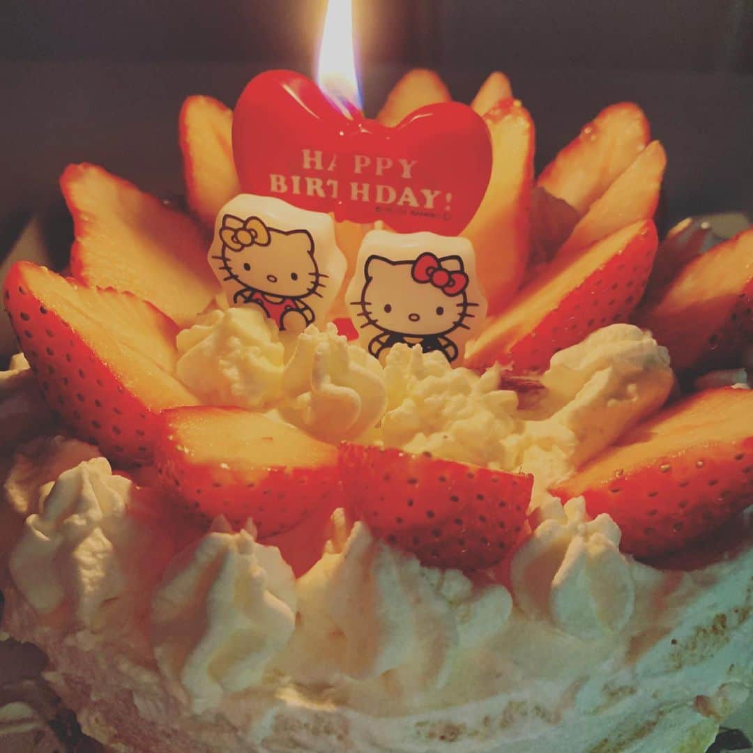 相川七瀬さんのインスタグラム写真 - (相川七瀬Instagram)「子供たちが作ってくれた、誕生日ケーキ。美味しかった😊  #手作りケーキ」2月18日 11時40分 - nanasecat