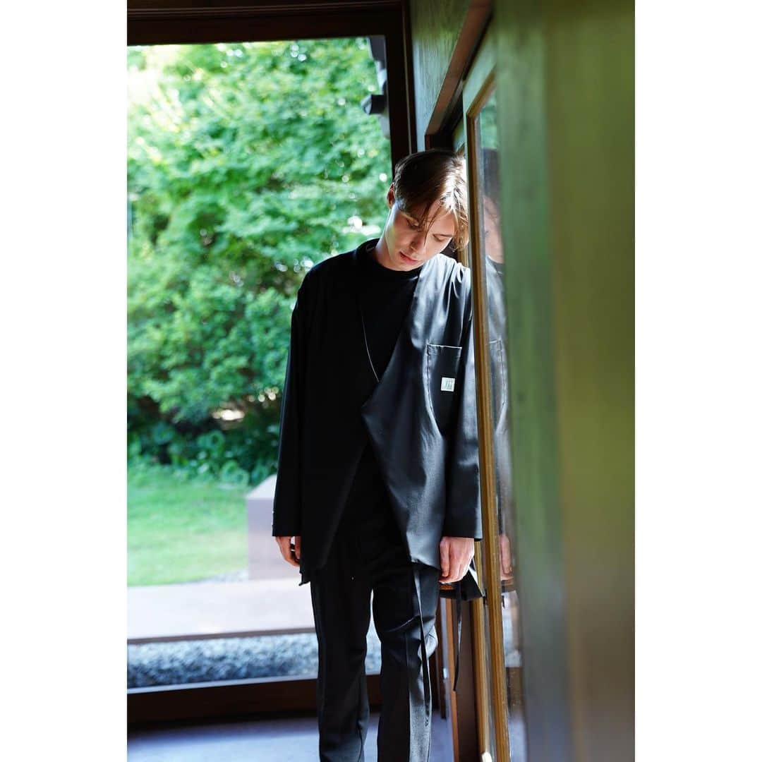 橘昌吾のインスタグラム：「mindseeker 2021ss ［inspiration］﻿ ﻿ photograph @yuyatakahashi.monster ﻿ hair & make @motooka_akihiro ﻿ direction & styling @shogo_tachibana ﻿ model @nikita__0709 ﻿ ﻿ #mindseeker #2021ss #inspiration」
