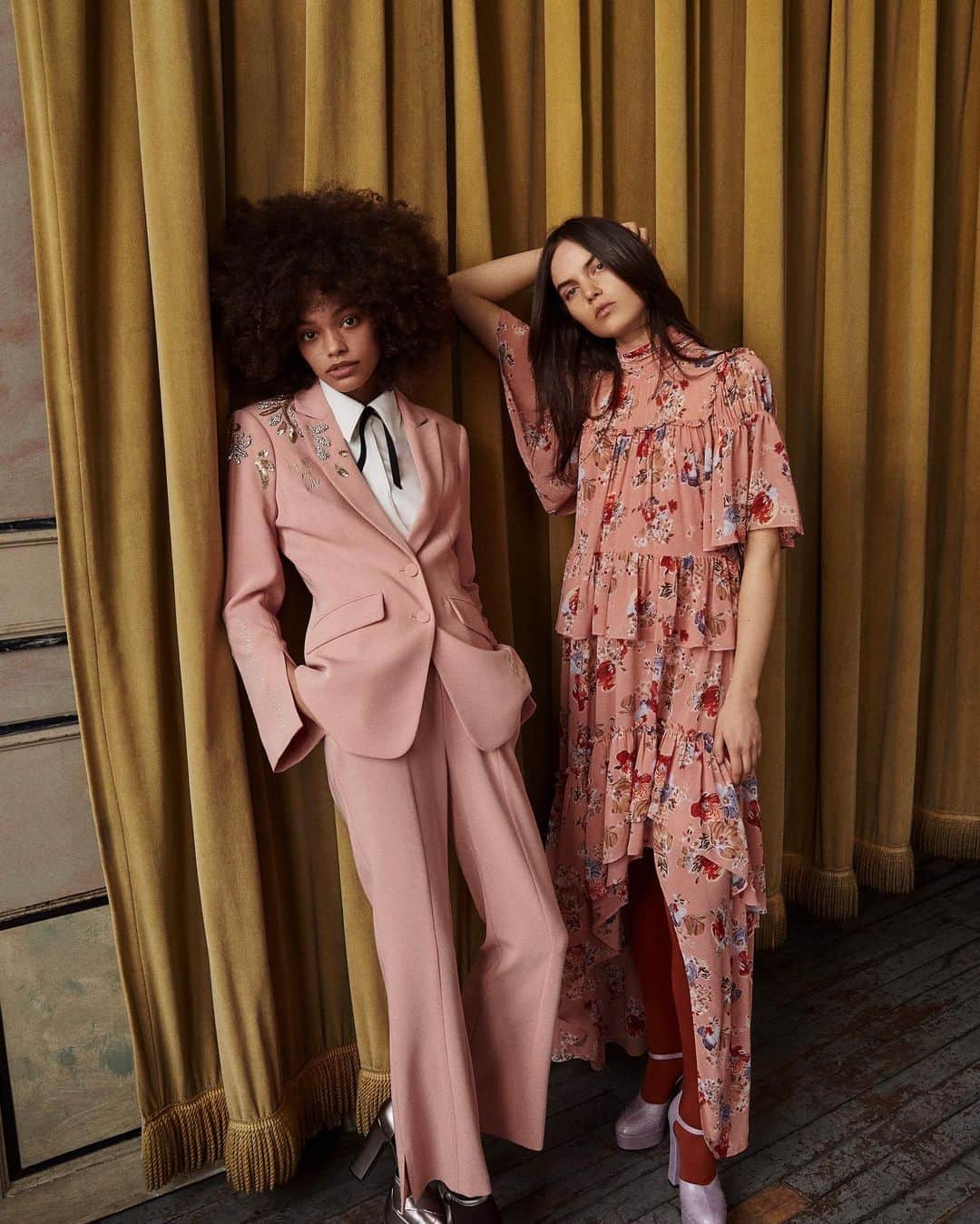 Fashion Weekのインスタグラム：「The @cinqasept collection pays homage to the 1960s and 1970’s era of love and effortless, free fashion. See the full lookbook on nyfw.com」