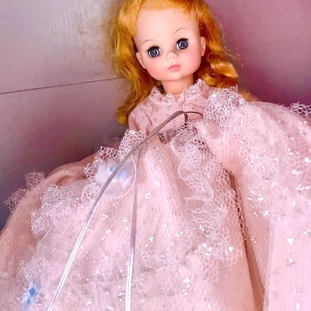 双木昭夫のインスタグラム：「ドレスをお召しのこの子もMadame Alexanderの子です💖」