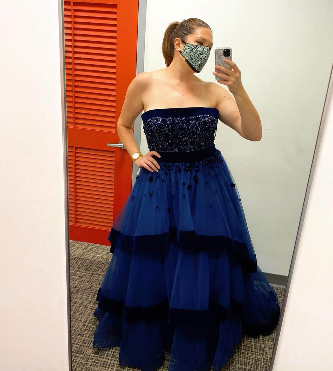 ミッチェル・コリンズさんのインスタグラム写真 - (ミッチェル・コリンズInstagram)「Forget The Bachelor, the real question is if America’s ready for a late-night host who wears gowns every night? I’m willing to find out.」2月18日 11時54分 - michcoll