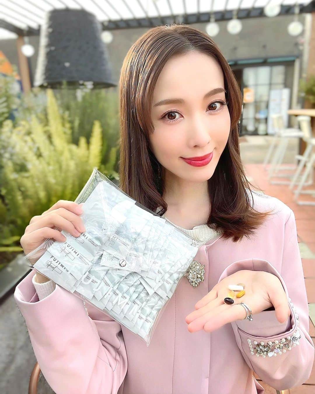 瀬戸早妃のインスタグラム：「私のために選ばれたサプリメント👸🪞💕 @fujimi_official  . 自分に合った『美を内側からサポートするサプリメント』の診断がネットで簡単にできるので、忙しい方はもちろん、何が本当に自分に合うのか知りたいという方にもおすすめです🕊✨ . 私は 💜プラセンタ 💜ハトムギ 💜ビタミンB 💜フィッシュオイル 💜ビタミンACE の5種類でした🌈 . ストーリーにも詳細載せますので チェックしてみてくださいね🤤✨ . #FUJIMI #美容 #beauty #パーソナライズマスク #サプリメント #パーソナライズサプリ #PR」