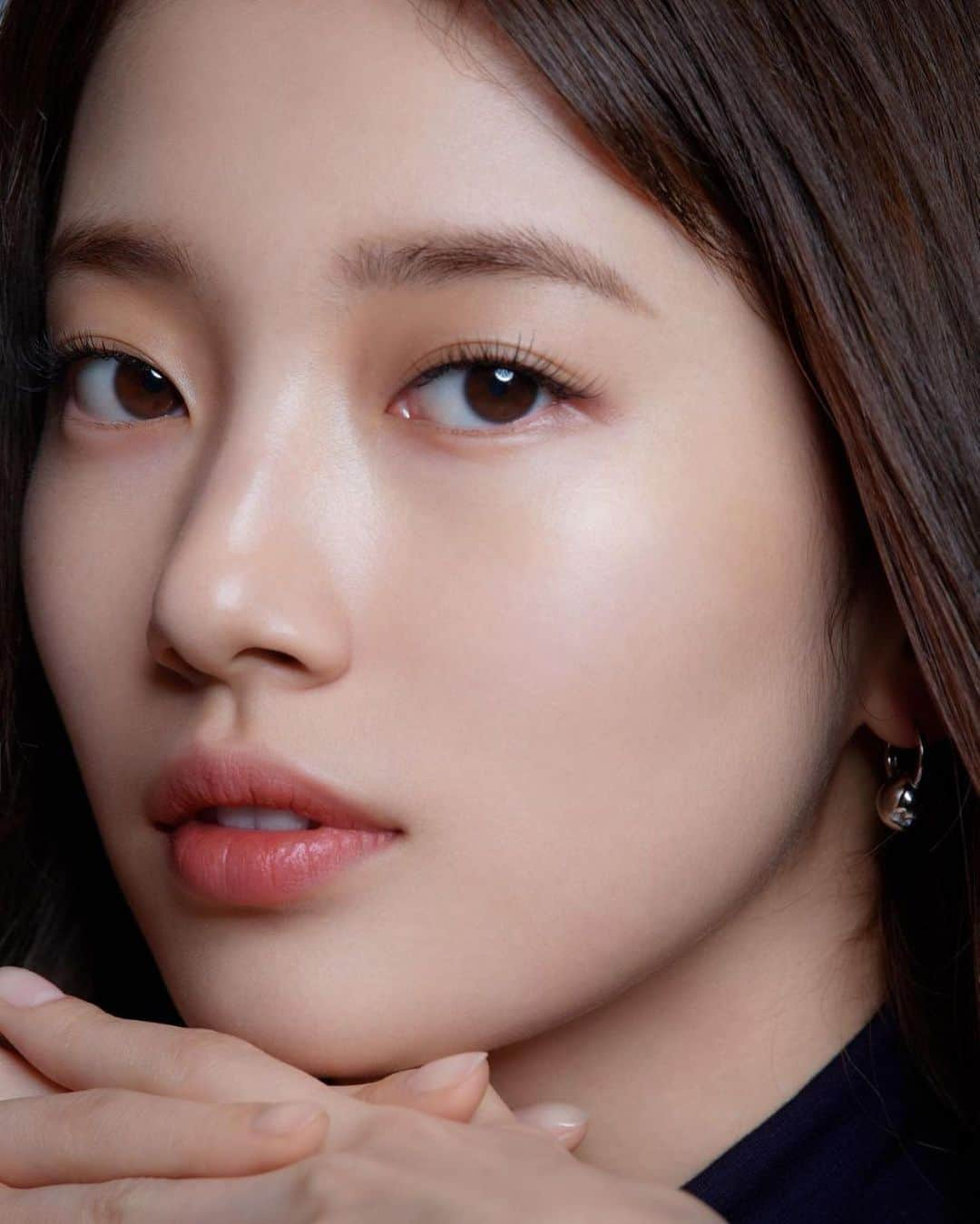 ペ・スジさんのインスタグラム写真 - (ペ・スジInstagram)「랑콤.   @lancomeofficial  @marieclairekorea   📸 @ahnjooyoung_  💄 @leeyoung220  💇‍♀️ @hearts_ultrapeku  👗 @wonderbird80」2月18日 12時19分 - skuukzky