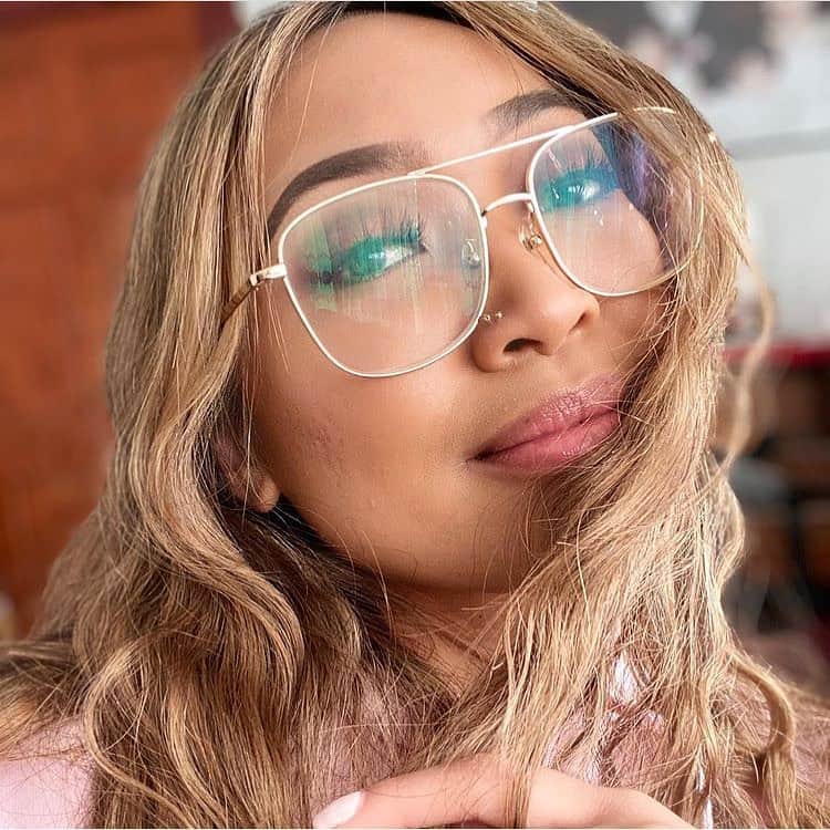 JINSのインスタグラム：「Spring trend spotlight: Aviators. Turn any aviator shaped frame into prescription glasses like @_almalazana. 👀Looking for premium quality lenses? You get high index (thin), anti-glare, UV cut, and hard coatings - all included at no extra charge. 👓 Style featured: UTF-19S-144」