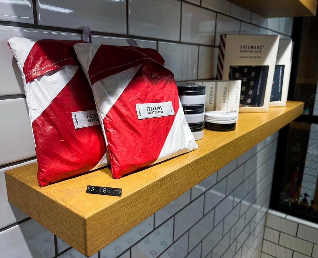 のインスタグラム：「﻿ FREEMANS SPORTING CLUB - GINZA BARBER💈﻿ ﻿ #freemanssportingclub ﻿ #ginzasix﻿ #barbershop﻿ #barber﻿ #バーバー」