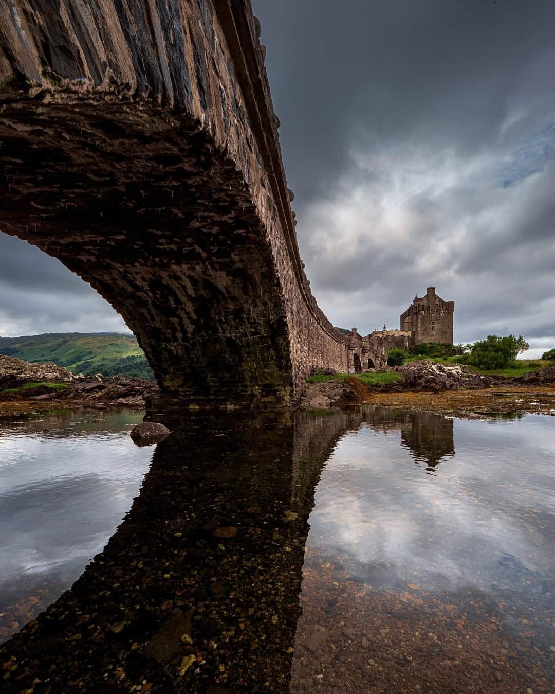 National Geographic Travelさんのインスタグラム写真 - (National Geographic TravelInstagram)「Photo by @jimrichardsonng / Eilean Donan castle on Loch Duich gets prime billing with every photographer who goes to Scotland, it would seem. It might be the most photographed castle next to Edinburgh. It looks the part and it's got the history, going back to the island's naming after a sixth-century martyred Celtic saint. But what we see today is a rebuilt castle. The original was blown up by Royal Navy forces in 1719 during one of the Jacobite uprisings. It sat as a pile of rubble until being rebuilt between 1919 and 1932; the bridge was added at that time. (Building bridges out to your defensive castle on an island in medieval times was never a good idea.) Since being opened to the public in 1955, it has grown ever more popular; it's pretty much our vision of what a castle in the Scottish Highlands ought to look like.  For more Scotland, follow me @JimRichardsonNG.」2月18日 12時35分 - natgeotravel