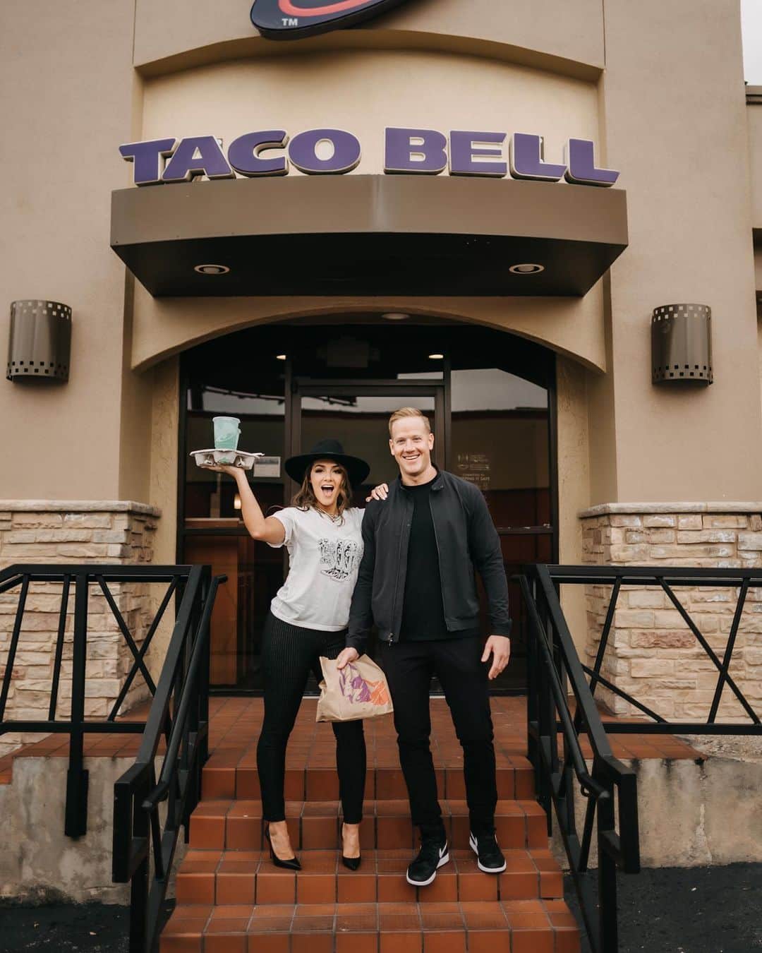 Taco Bellのインスタグラム：「Talk about relationship goals... When traveling to a new city, it's tradition for Tori and Ryan to stop at Taco Bell. During their travels this past June, the couple visited one of their Taco Bell bucket list destinations - our Cantina on the beach in Pacifica. The very next day, Ryan popped the big question and, of course, Tori said yes. I mean... who wouldn't want to marry the guy who always knows what you want to eat?」