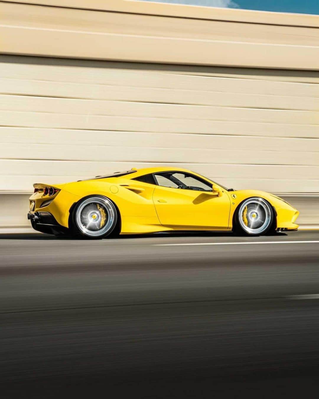 Ferrari USAさんのインスタグラム写真 - (Ferrari USAInstagram)「A beauty and a beast — the #FerrariF8Tributo stuns on all levels.⁣ ⁣ 📷: @kfletchphotography」2月18日 12時40分 - ferrariusa