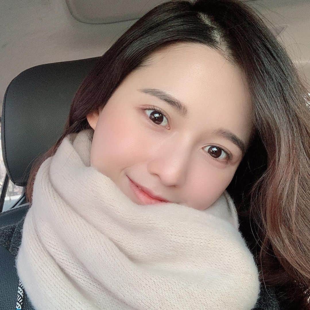 ナム・ボラのインスタグラム：「왕부담 클로즈업 샷 다들 잘 지내구 있죠? 날씨 추우니까 다들 감기 조심!!」