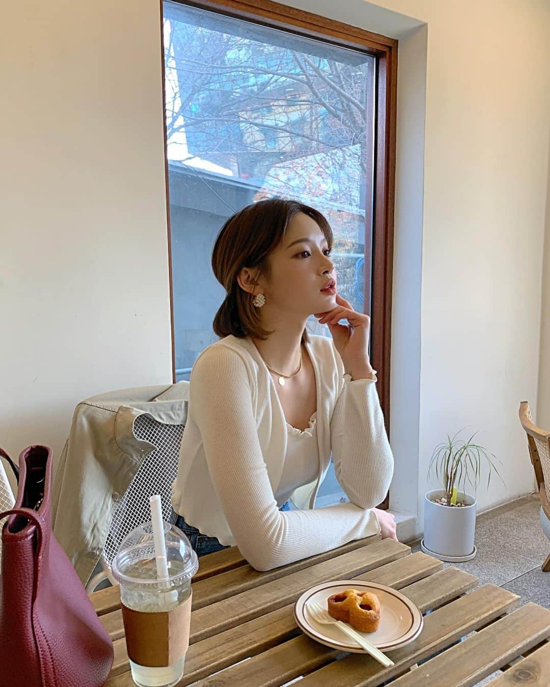 Yoonbitnaのインスタグラム：「오랜만에 @dholic 촬영 💛」
