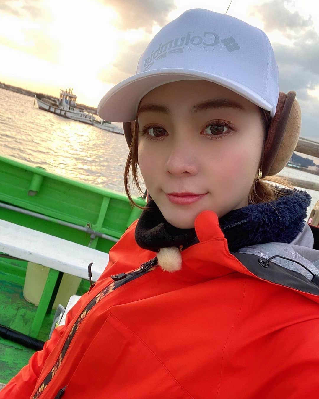 利水翔のインスタグラム：「.  この悔しさをバネに﻿ これからも頑張っていきますので﻿ 応援よろしくお願い致します💪✨﻿ ﻿ 絶対リベンジするぞーーーーー！！！！🥺！﻿ ﻿ ﻿ ﻿是非再放送もチェックしてみて下さい🤗 ﻿  ﻿ ﻿ #enjoy #smile﻿ #ootd #happy﻿ #fishing #angler﻿ #fation #winter﻿ #冬 #釣り#ツリジョ﻿ #釣りビジョン #TSURInaKIBUN﻿ #コーディネート #撮影 ﻿ #釣りガール #利水つばさ﻿ #ファインダー越しの私の世界﻿ ﻿」