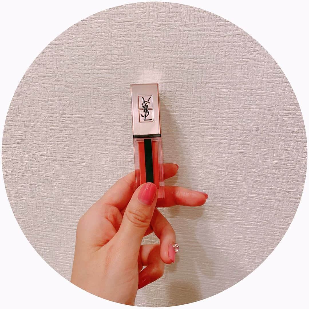 井口裕香さんのインスタグラム写真 - (井口裕香Instagram)「💄 ご質問いただいていたので💌 最近買ってよかったものシリーズ♡ リップはこちらです〜💁🏽‍♀️  #yvessaintlaurent #No203 #粘膜ヌードリップ なるもの？  すごい今更なんですけどハマりました。 マスクしててもコーヒー飲んでも本当に落ちないし、ぷるっと艶っぽくなるし、色も春らしくいい感じで、最っっっ高にかわいい！ （今更） しかしこのシリーズ、廃盤になるらしいです、知らなかった、、、😭  気に入ってお家用、ポーチ用で1つずつ買ったけど、予備も買っておこうかなあ…😭😭😭  気に入ったものがどんどん廃盤になっていく… うぅ…かなしい…春…別れと出会いの季節…🥲🌸🌱🍃 みなさまもおすすめのものがあったら、ぜひ教えてください〜☺️♡」2月18日 22時11分 - ooo31_iguchiyuka_31ooo