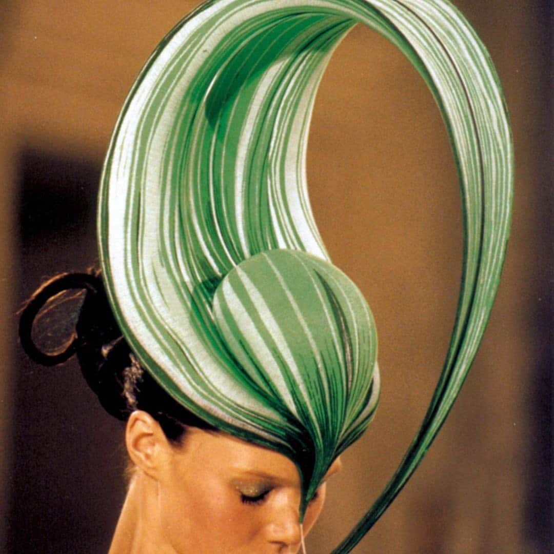 フィリップトレーシーさんのインスタグラム写真 - (フィリップトレーシーInstagram)「#repost @the_hat_archive  Philip Treacy revolutionised and reinvented millinery for a new age. Gaining such international recognition that he became the first milliner for more than 70 years to be invited to show with the prestigious Paris Couture.   It was an honour for me to be invited as a photographer/journalist, to Salon Auteuil, Hotel George V, to cover the event for issues 4 and 5 of the HAT Magazine in 2001.   The audience was filled with influential guests of millinery and fashion, including Mr Pierre Debard, Mme Claudine Debard, Suzy Menkes, Lucinda Chambers, Hilary Alexander, Avril Groom, Karl Lagerfeld, and many, many more…   Images from Philip Treacy’s couture collection can be found within The HAT archive, which allows viewers a close-up of these incredible pieces.   To subscribe or for more information please visit www.thehatarchive.com  #beinspired #philiptreacy @philiptreacy #thehatarchive #millinery #revolutionised #reinvented #internationalrecognition #ParisCouture @paris__couture_ #photography #salonauteuil #HotelGeorgeV @hotelgeorgevparis #theHATMagazine @thehatmagazine #fashion #PierreDebard @pierredebard #MmeClaudineDebard @claudinedebard #SuzyMenkes @suzymenkes #LucindaChambers @lucindachambers #HilaryAlexander @hilaryalexanderobe #karllagerfeld @karllagerfeld #couture #royalcollegeofart #inspiredbyflowers #venusflytrap #pinkexplosion #feathers #avrilgroom #britishhatguild #maisonmichel @avrilgroom @britishhatguild @maisonmichel」2月18日 22時05分 - philiptreacy