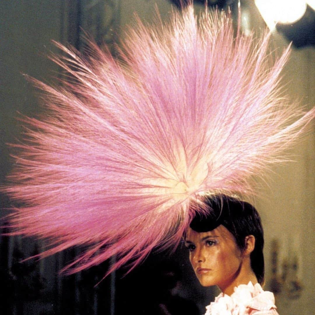 フィリップトレーシーさんのインスタグラム写真 - (フィリップトレーシーInstagram)「#repost @the_hat_archive  Philip Treacy revolutionised and reinvented millinery for a new age. Gaining such international recognition that he became the first milliner for more than 70 years to be invited to show with the prestigious Paris Couture.   It was an honour for me to be invited as a photographer/journalist, to Salon Auteuil, Hotel George V, to cover the event for issues 4 and 5 of the HAT Magazine in 2001.   The audience was filled with influential guests of millinery and fashion, including Mr Pierre Debard, Mme Claudine Debard, Suzy Menkes, Lucinda Chambers, Hilary Alexander, Avril Groom, Karl Lagerfeld, and many, many more…   Images from Philip Treacy’s couture collection can be found within The HAT archive, which allows viewers a close-up of these incredible pieces.   To subscribe or for more information please visit www.thehatarchive.com  #beinspired #philiptreacy @philiptreacy #thehatarchive #millinery #revolutionised #reinvented #internationalrecognition #ParisCouture @paris__couture_ #photography #salonauteuil #HotelGeorgeV @hotelgeorgevparis #theHATMagazine @thehatmagazine #fashion #PierreDebard @pierredebard #MmeClaudineDebard @claudinedebard #SuzyMenkes @suzymenkes #LucindaChambers @lucindachambers #HilaryAlexander @hilaryalexanderobe #karllagerfeld @karllagerfeld #couture #royalcollegeofart #inspiredbyflowers #venusflytrap #pinkexplosion #feathers #avrilgroom #britishhatguild #maisonmichel @avrilgroom @britishhatguild @maisonmichel」2月18日 22時05分 - philiptreacy