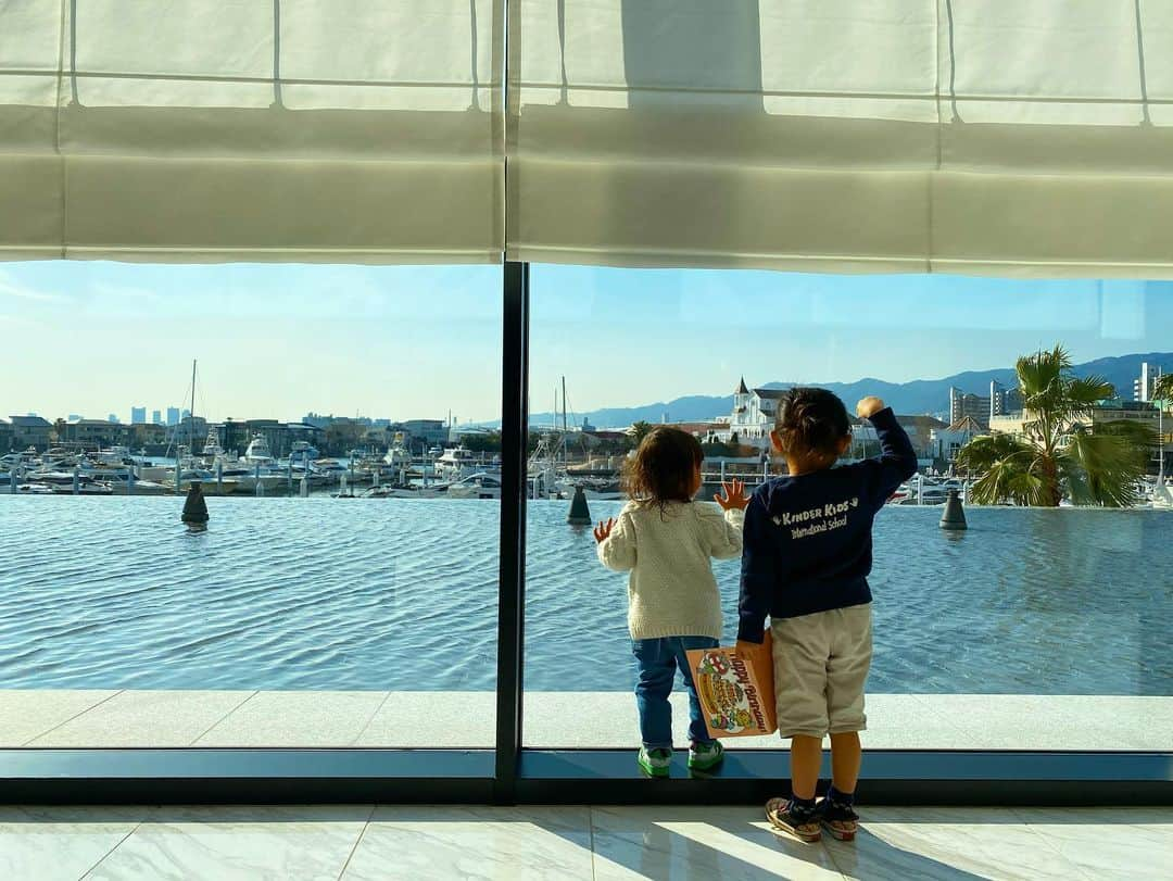 平山美香さんのインスタグラム写真 - (平山美香Instagram)「長男４歳のBD当日は、芦屋ベイコートへ⛵️ 長男はホテルステイが好きで、叔父のヨットが見えるお部屋に大喜び❤️ プレゼントはMARVEL🕷 ケーキはウルトラマンＺ🎂 次男は開放感で❓全裸になりベッドへダイブ😹❤️ 大好きなバブルバスで泡まみれ❤️ 従兄弟は、長男と次男２人にジョーダンのスニーカーをもらいました👟 @yui62k 有難う❣️ 今年も素敵なBDを過ごせて良かったね❤️ #誕生日 #芦屋ベイコート倶楽部 #marvel #ウルトラマンZ #ウルトラマンケーキ」2月18日 22時06分 - mika_hirayama