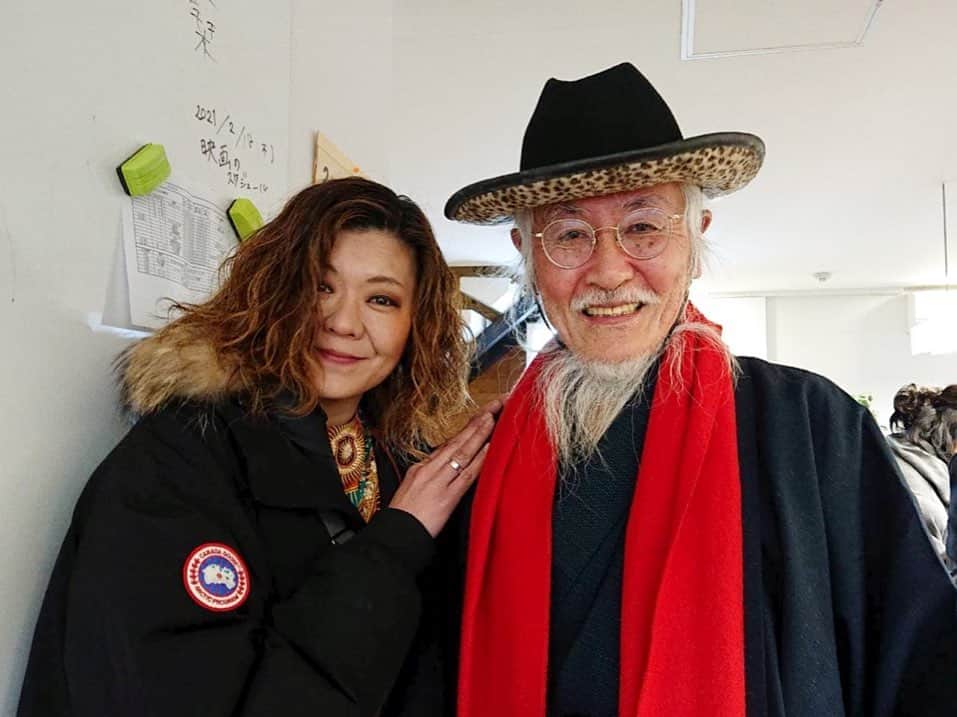Tammyさんのインスタグラム写真 - (TammyInstagram)「役者としての初体験、撮影が終わりました♪  朝から恐ろしく寒い中で12時間程。笑  皆さんもの凄くがんばってました。。←感動した。  優しくて、ステキな共演者さん達、  スタッフの方々も皆さん親切であったかくて、  協力して下さってた方々も親切で優しくて、  色々と緊張したけど勉強になったし、楽しかった。  ありがとうございました😊  残すは、音楽担当なので、本業としてwそっちを仲間と仕上げます♡笑  出来上がりが楽しみだぁー❣️  #Tammy #Tammyyanen #photo #シンガーソングライター #唄 #ギター #singer #songwriter #guitar #artist  #music #song #恩学 #音楽 #live #love #life #映画 #movie #役者 #撮影 #終了 #楽しかった #勉強になった #ありがとう #thankyou #出来上がりが楽しみ #おつかれさまでした #感謝 #記念写真」2月18日 22時08分 - tammyyanen
