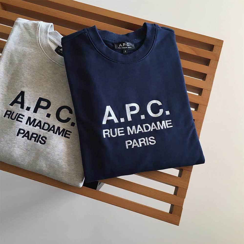 アーペーセーのインスタグラム：「A.P.C. Classics⠀ ⠀ The Rufus sweatshirt in navy blue and heather ecru. ⠀ Available in stores and at apc.fr⠀ ⠀ Regram : @_imagine._ ⠀ ⠀ #APC #APCClassics #APCSS21 #MyAPC」