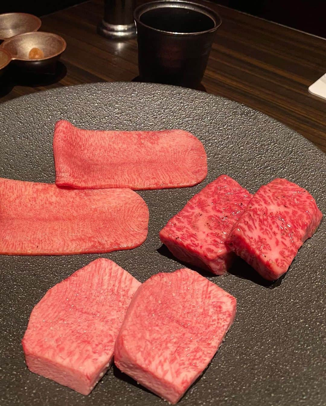 尾形春水さんのインスタグラム写真 - (尾形春水Instagram)「最近美味しいものたくさん食べてる🐮 うしごろの冬のコース！とろけました！  前菜から生肉、焼肉、海鮮お肉ご飯、デザートまで全部美味しくてお腹いっぱいなたぁあ また行きたい( ¨̮ )🌟」2月18日 22時20分 - harunaogatajp