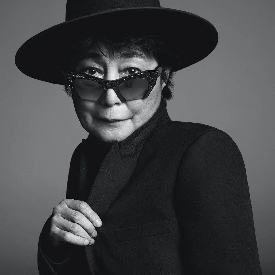 V Magazineさんのインスタグラム写真 - (V MagazineInstagram)「Happy Birthday @yokoono! 🎂 V are celebrating the multimedia artist, singer, songwriter and peace activist on her 88th birthday with a look back at her V100 feature in #TheNewAlphabet from 2016—shot and styled by @inezandvinoodh and #JoeMcKenna! ✨ — From V100 Spring 2016 Photography: @inezandvinoodh Fashion: #JoeMcKenna Makeup: @dickpageface Hair: @ward_s_official Manicure: @deborahlippmann」2月18日 22時18分 - vmagazine