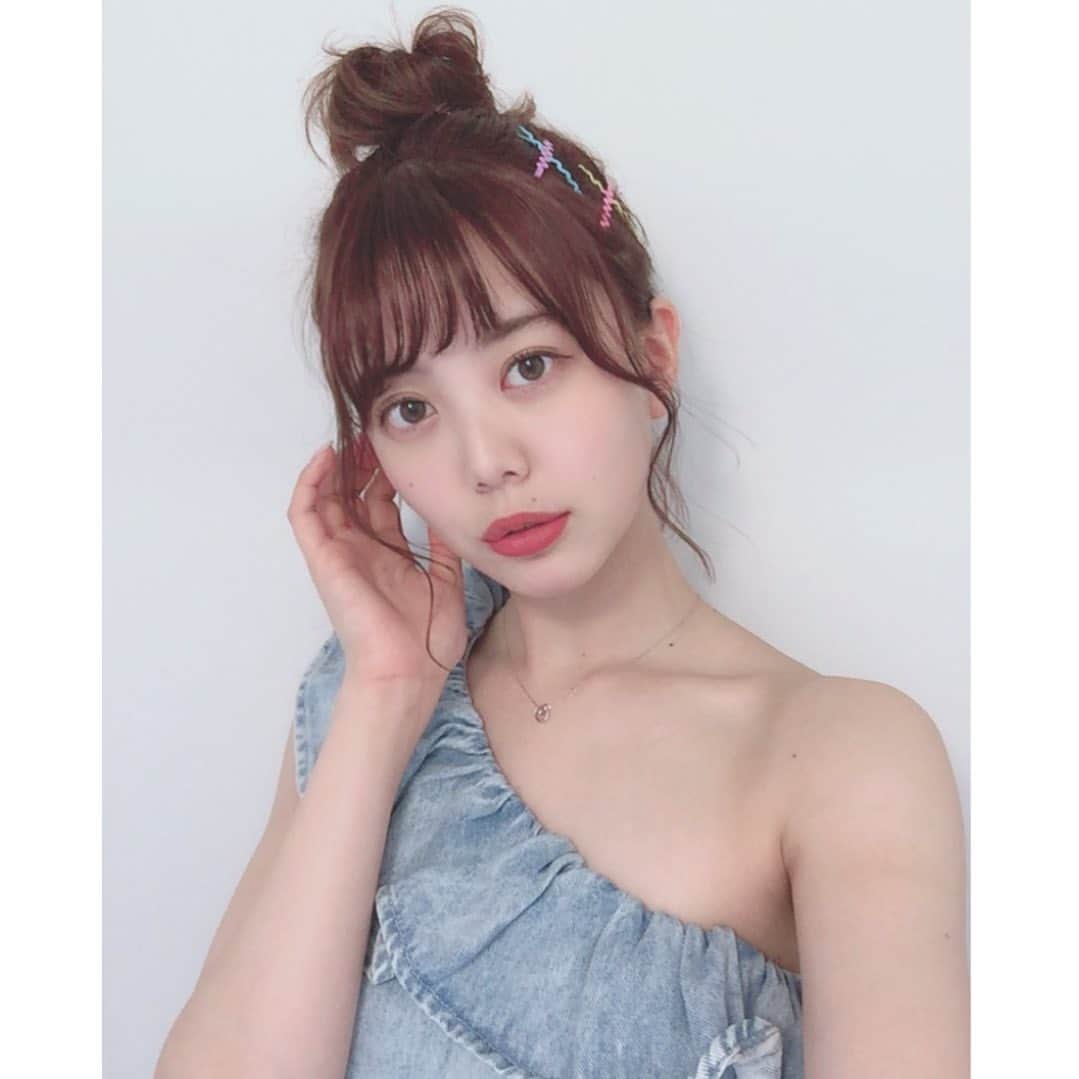 のインスタグラム：「･ この時くらいまで伸ばして髪明るく したいなあ〜𓆡 ･ #過去pic#セルフィー#お団子#カラフル」