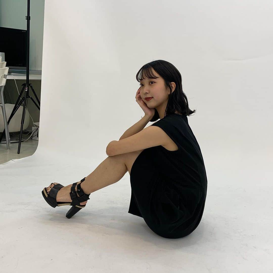 竹村夏音のインスタグラム：「懐かしい宣材写真のオフショット🎥♡  みなさん今日の #のんポチ は完了しましたか？ って聞いてたのが懐かしいな〜〜っ」