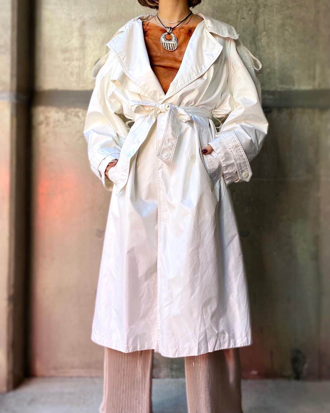 のインスタグラム：「“1980s White Trench Coat” (SOLD)」