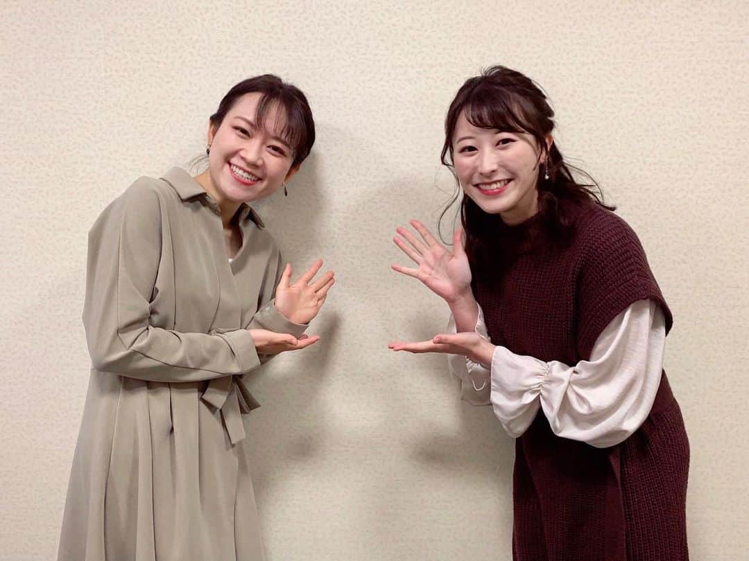 山崎聡子さんのインスタグラム写真 - (山崎聡子Instagram)「県内5局のつながるウィークで、 福島テレビの菅家アナウンサーがJチャンネルに🎶  テレビ越しにお顔は拝見しているものの 直接会えたのはとっても久しぶりだったので ルンルンでお仕事が捗りました🤓📚笑  あしたは同い年で仲良くしてもらっている あのアナウンサーが来るそう✌️楽しみです🤩  #サバサバしてて意外と豪快な菅家ちゃん #見た目の可愛さとのギャップが好きです照  #ふくしまjチャン #福テレ #菅家ひかる アナウンサー」2月18日 22時35分 - 310puu