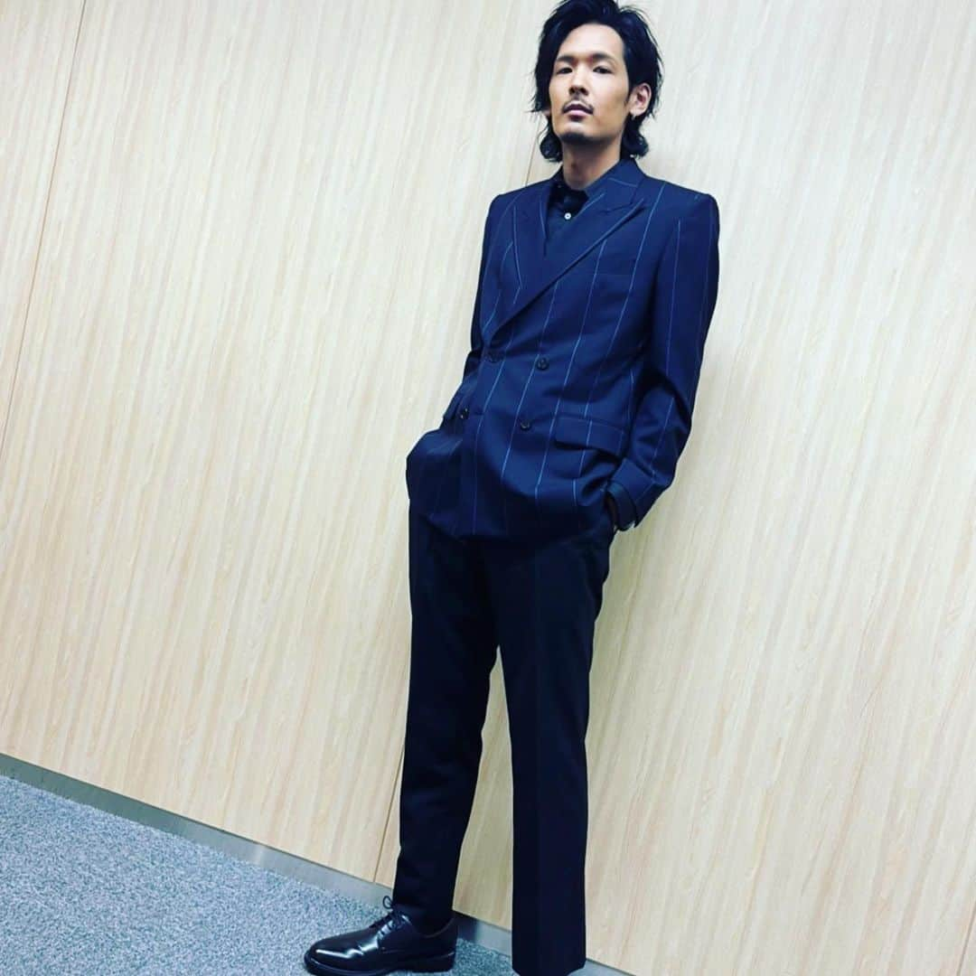 木全寛幸さんのインスタグラム写真 - (木全寛幸Instagram)「先日の佐々木和也の秘密基地フェスの衣装！！  めっちゃ気に入ってまして いやぁこのまま衣装にしたいわぁって言ったら、マネージャーに いや、それ衣装だよ？ って言われた  いや、そうなんだけど！笑 普段のLIVEとかでも着たいなぁってことなんだけども！笑 でも確かに僕の言い方がおかしい。笑  #solidemo #collars」2月18日 22時42分 - kimata_solidemo_official