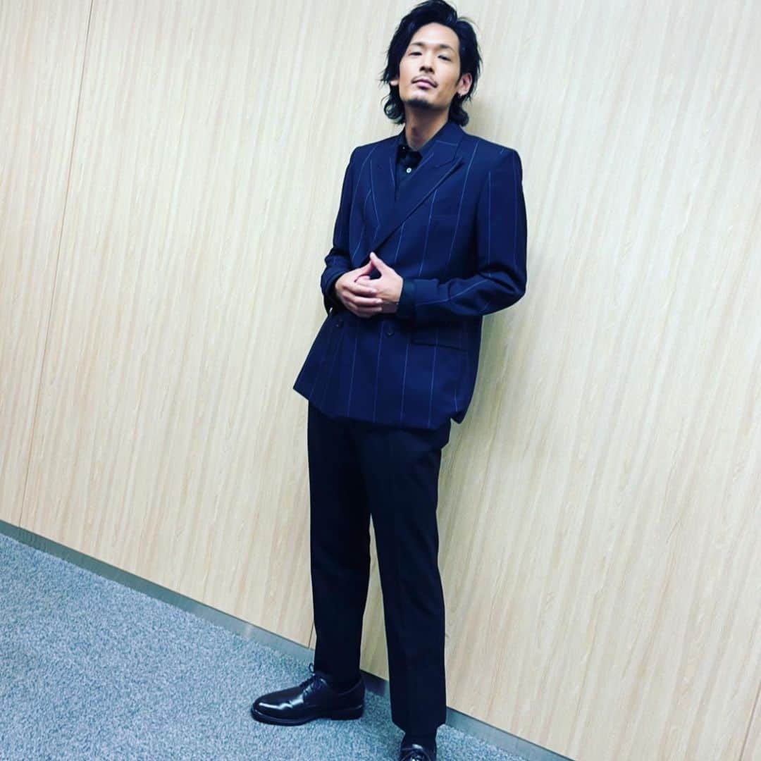 木全寛幸さんのインスタグラム写真 - (木全寛幸Instagram)「先日の佐々木和也の秘密基地フェスの衣装！！  めっちゃ気に入ってまして いやぁこのまま衣装にしたいわぁって言ったら、マネージャーに いや、それ衣装だよ？ って言われた  いや、そうなんだけど！笑 普段のLIVEとかでも着たいなぁってことなんだけども！笑 でも確かに僕の言い方がおかしい。笑  #solidemo #collars」2月18日 22時42分 - kimata_solidemo_official