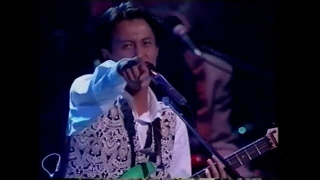 荒井 結生 Yuki Araiのインスタグラム：「「時の挽歌」角松敏生 (Live at Nippon Budokan 1993)  みずからを傷つけて愛することなど 愚かとまで呼ばれるこんな時代に 何をつかめると言うの 空しい事だね さあ僕についておいで Breaking out どこまでも行くよ きっとあの銀河までもこえて 誰かに出会うまで 運命よ この愛よ 僕の行く道を照らせ  作詞・作曲・編曲:角松敏生  角松敏生(Vo,Gt.) 浅野”ブッチャー”祥之(Gt.) 青木智仁(Ba.) 友成好宏(Key.) 小林信吾(Key.) 村上”PONTA”秀一(Dr.) 田中倫明(Per.) 春名正治(Sax.) 勝田一樹(Sax.) 数原晋(Tp.) 小林正弘(Tp.) 佐野聡(Tb.) 山田洋(Computer Manipulator) 高橋”ジャッキー”香代子(Cho.) 宮浦和美(Cho.)」