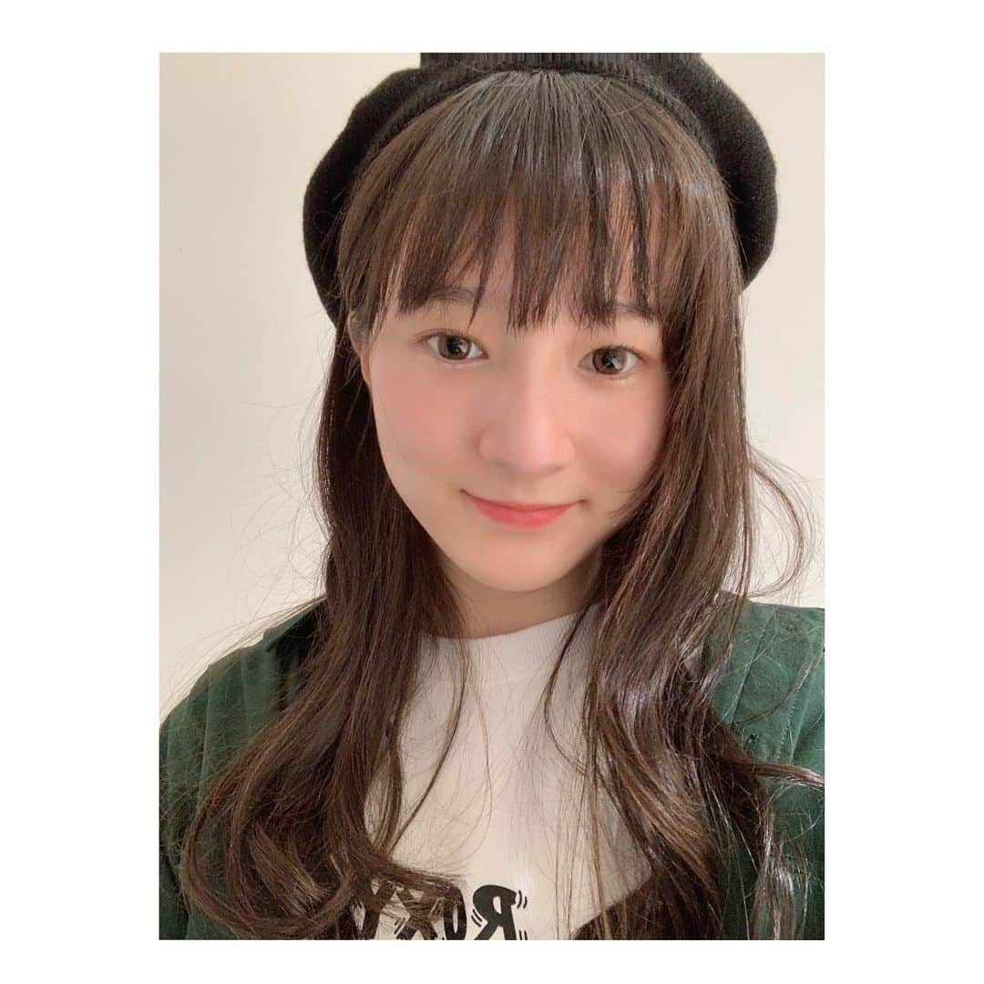 石田結耶のインスタグラム：「. 学年末テストに向けて準備をしています!!✍🏻」