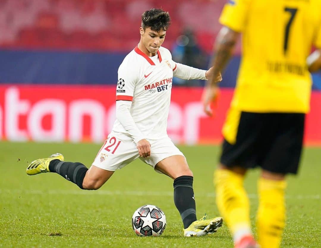 オリベル・トーレスのインスタグラム：「Llevo el tiempo suficiente en el club para saber que el @sevillafc NUNCA SE RINDE. Trabajo, trabajo, trabajo, ilusión y creer💪🏼 Desde ya pensando en el partido de liga, Vamos!」