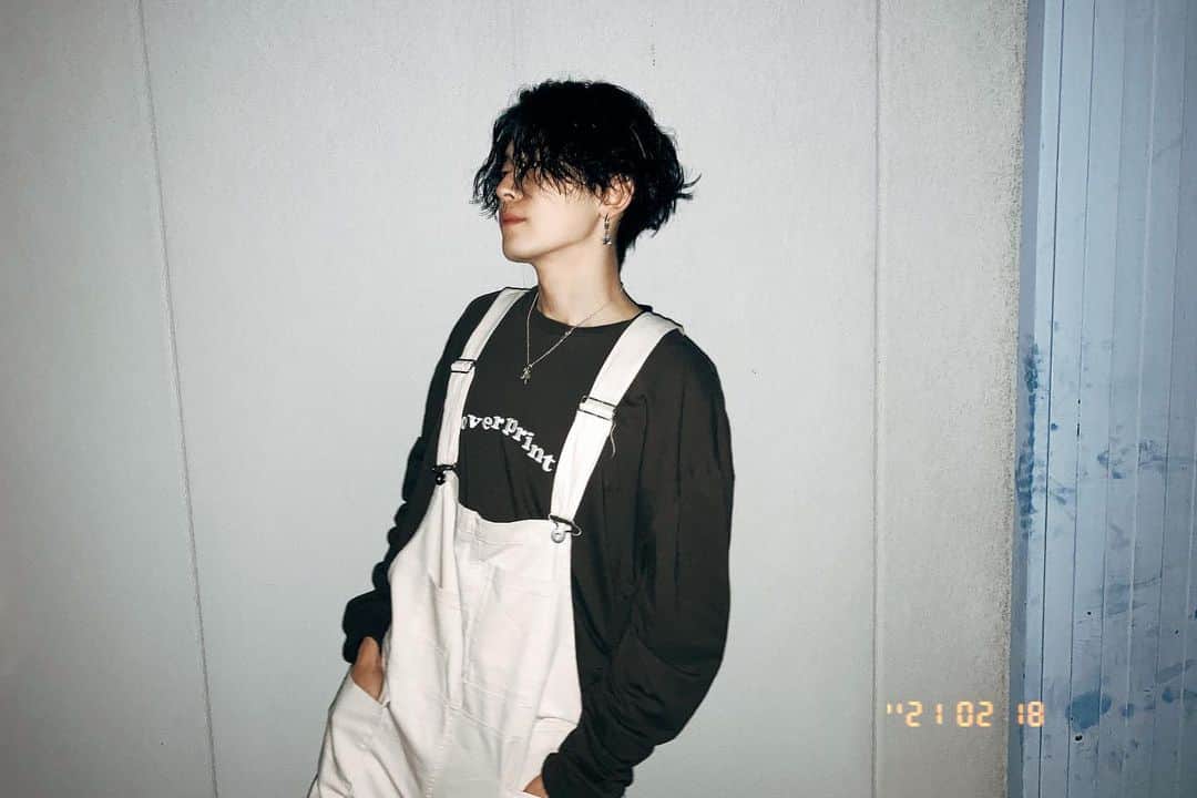 鈴村梨公のインスタグラム：「お知らせです 3/1(月)正午にzozotownにてオープンするブランド"SPOC STOREのアンバサダーを務めさせて頂くことになったよ🤟 チェックしてみてね！ #ストリート #ストリートコーデ #オーバーオール #spocfurugi #spoc #spocstore #スポック #スポックストア」